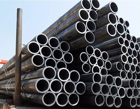 ASTM 106 GrBつや出しの継ぎ目が無い鋼管89mmの塗る表面